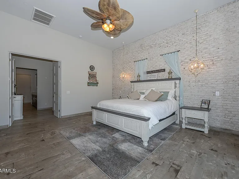 5861 E Cloud Rd — Photo 21