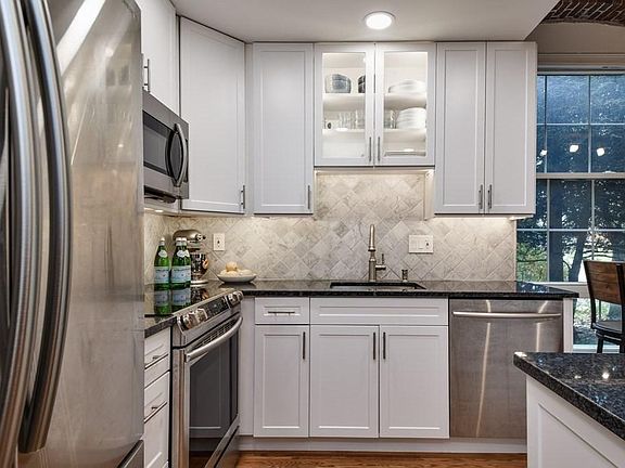 5th image of 14 Sanford St Unit 9