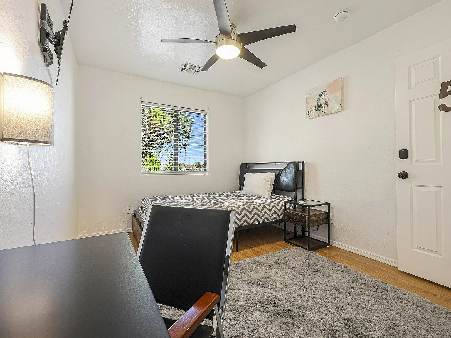 4 bed, 3.0 bath, 2500 sqft, $1,014 — Photo 2
