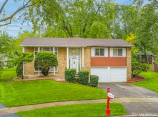 7 Shilling Ct, Bolingbrook, IL 60440