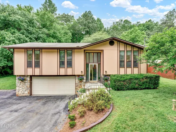 418 Ivanhoe Rd, Powell, TN 37849