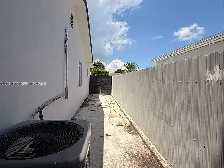 3680 NW 16th St — Photo 19
