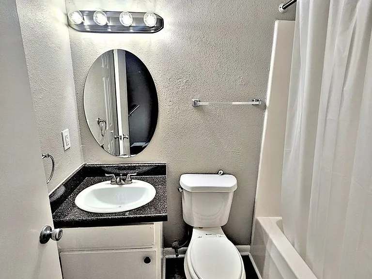 Avalon Cove Townhomes — Photo 45