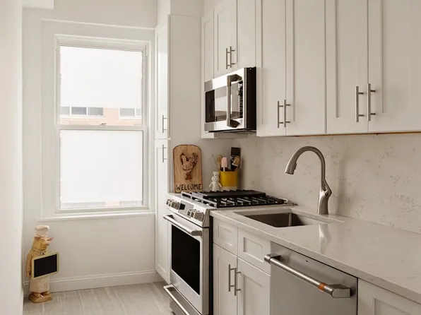 419 East 57th Street image 8 of 11