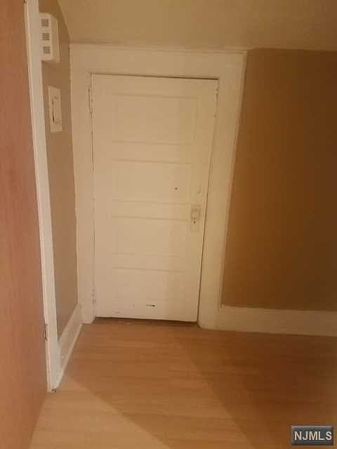 1st image of 31 Elmwood Ave Floor 3
