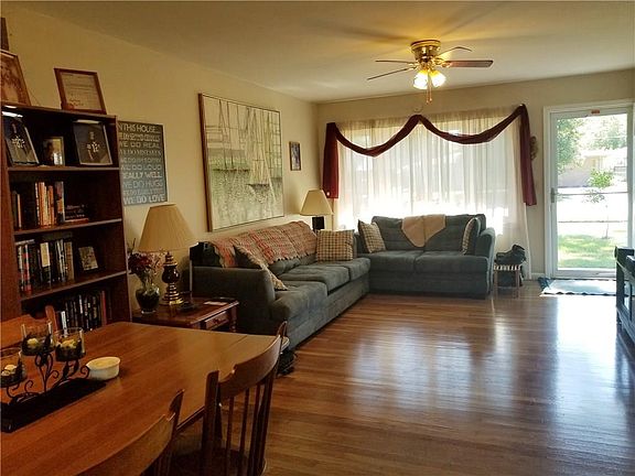2nd image of 320 N Jefferson Blvd