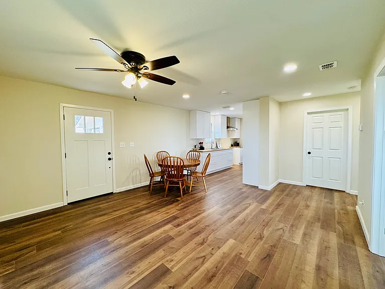 1185 FM 1540 — Photo 4