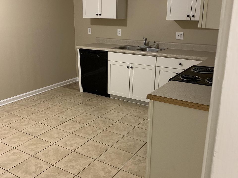 1st image of 510 Pine Ave APT 002