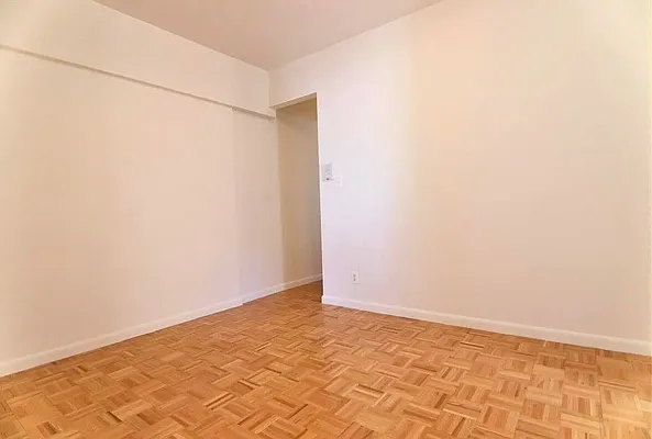 Rented by M.Grossman R.E. Management | media 1