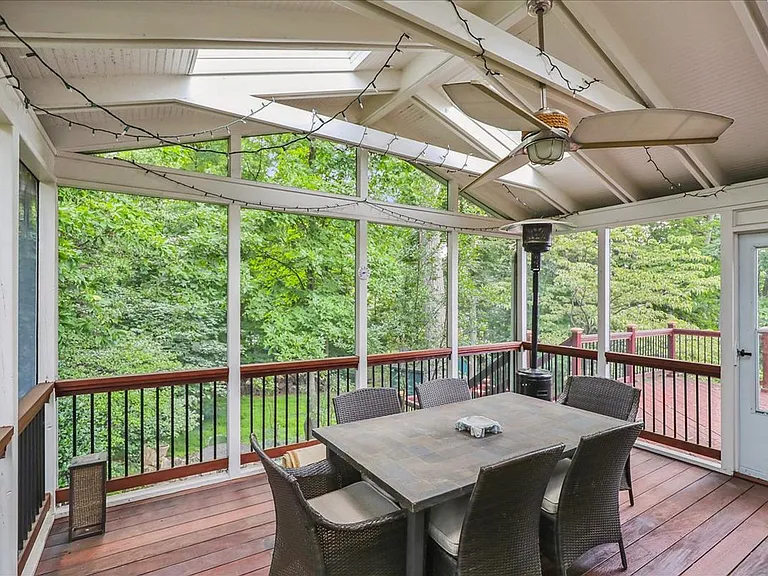 1397 Canterbury Way — Photo 30