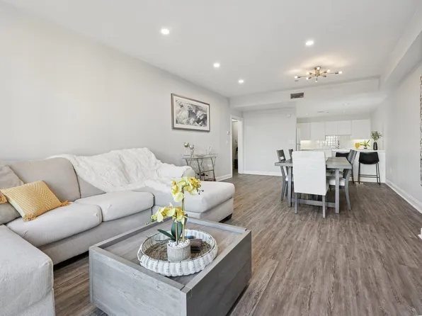 206 Shearwater Ct West image 2 of 26