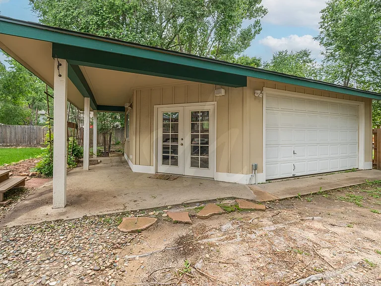 565 Wycliffe Dr — Photo 4