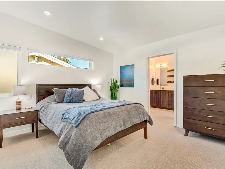 1662 NW Fields St #1 — Photo 9