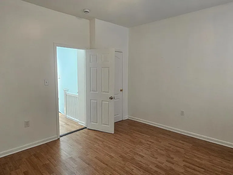2548 Oswego Ave — Photo 20