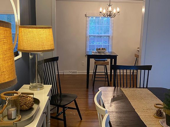 walkway from DR into the eat in kitchen area/kitchen