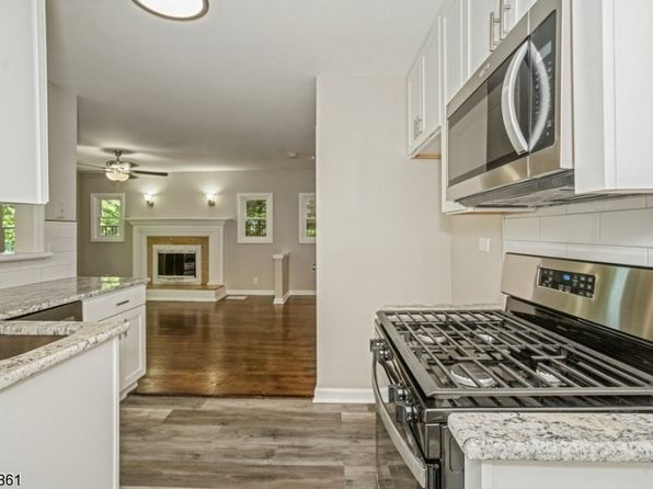 14 South Rd, Bloomingdale Boro, NJ 07403