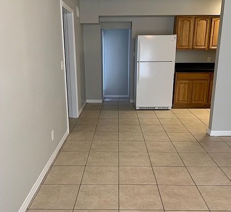 4th image of 10101 N Dartmouth Ave