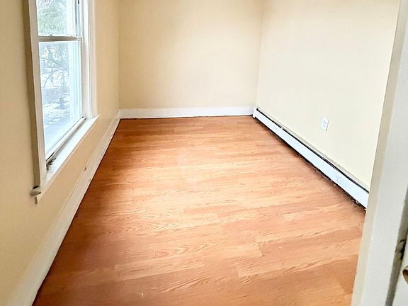 3rd image of 122 Derby Ave APT 2L