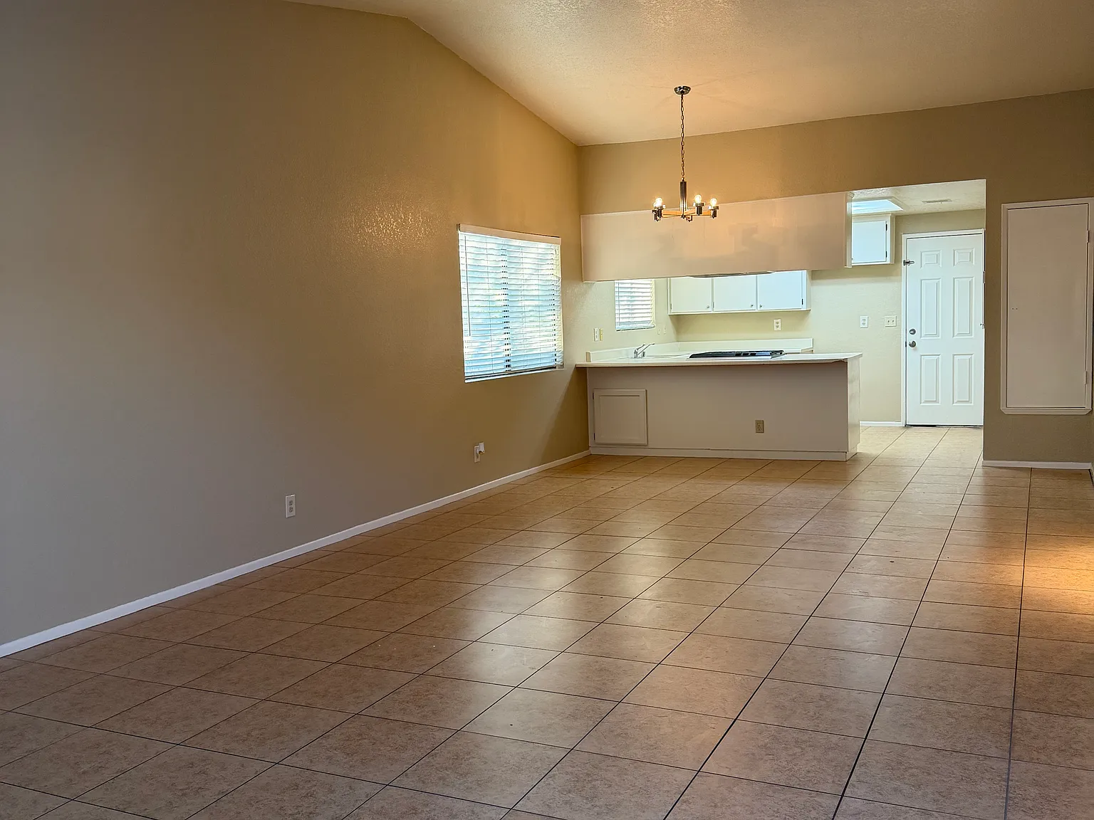 2 bed, 1100 sqft, $1,850 — Photo 3