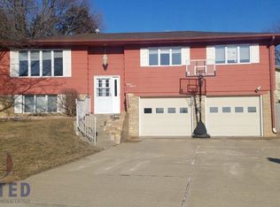 1518 Orbit Dr, Hinton, IA 51024