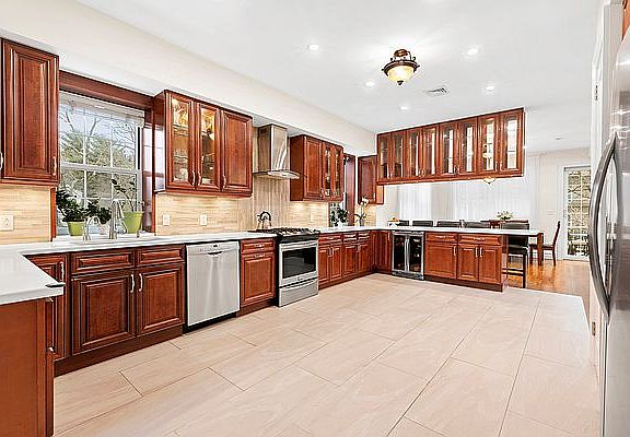 3rd image of 6024 Huxley Ave #2