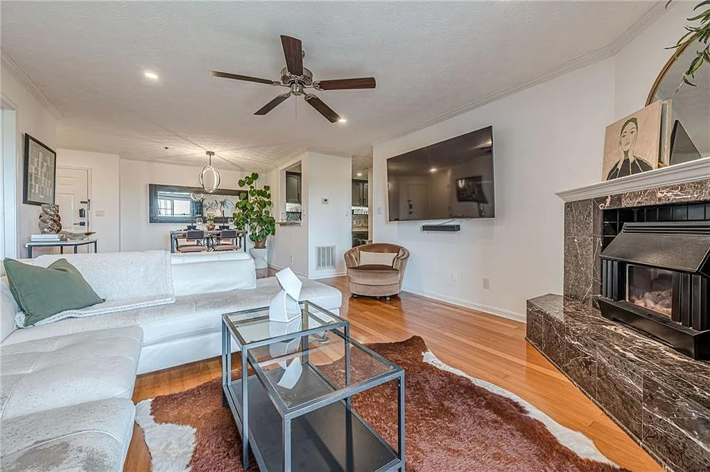 2 bed, 2.0 bath, 1165 sqft, $2,500 — Photo 4