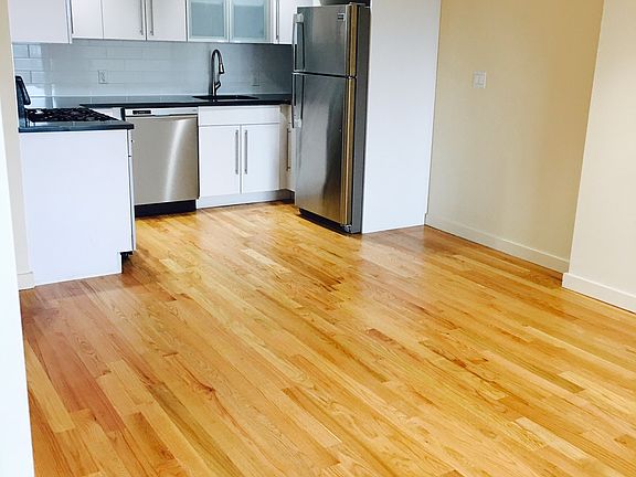 4th image of 2315 Astoria Blvd #2V