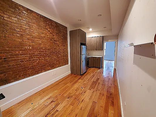 1st image of 487 Chauncey St APT 3R
