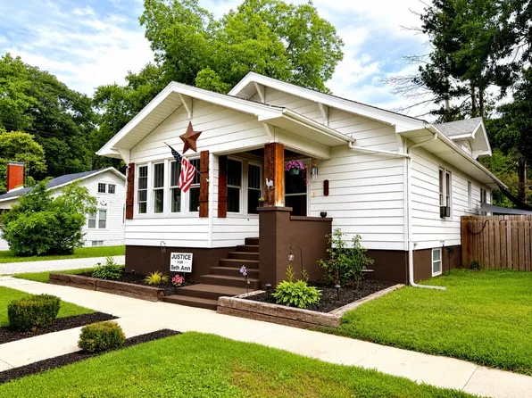 520 E 6th St, Centralia, IL 62801