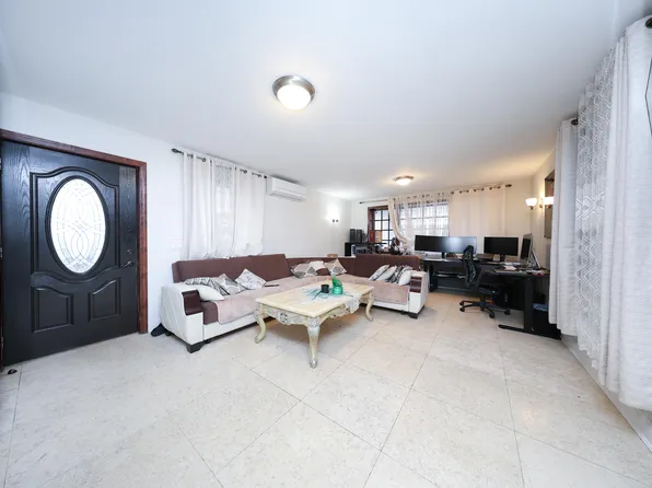 2568 East 2nd Street image 35 of 41