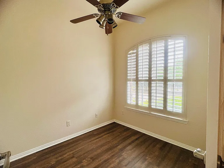 8101 Still Springs Dr — Photo 5
