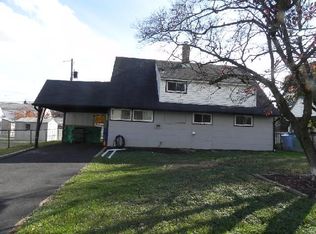 34 Winding Rd, Levittown, PA 19057