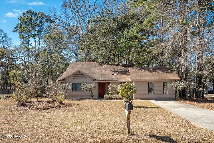 1st image of 4 Chesterfield Lake Dr