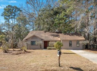 4 Chesterfield Lake Dr, Beaufort, SC 29906