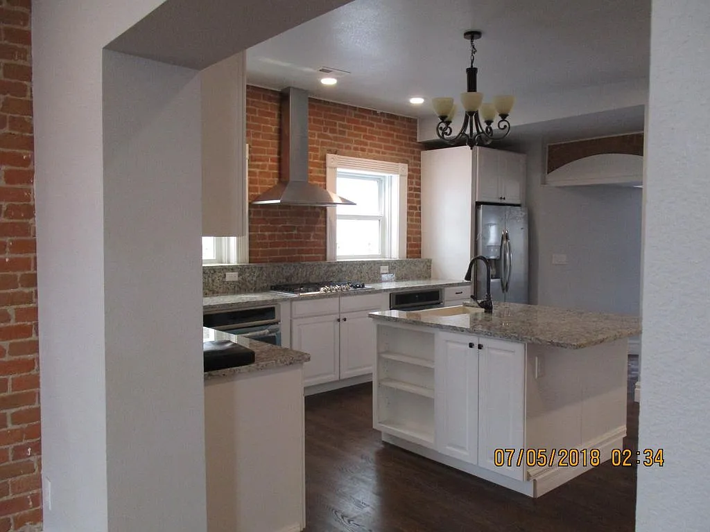 6 bed, 3000 sqft, $2,195 — Photo 2