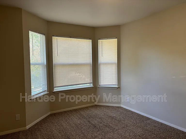 4419 Freemont St — Photo 13