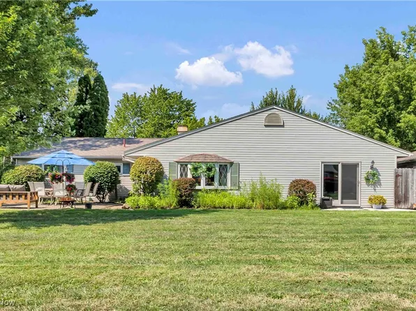 34090 W Point Dr, North Ridgeville, OH 44039