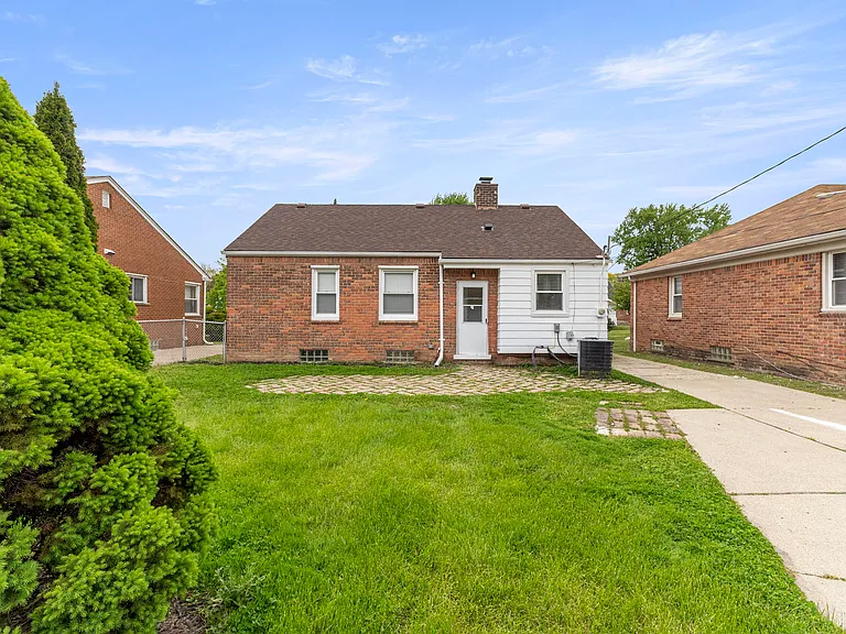 1405 Venice St — Photo 35