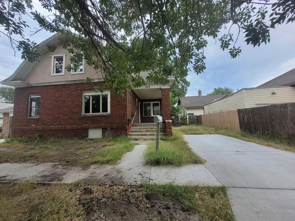 809 N Sycamore St