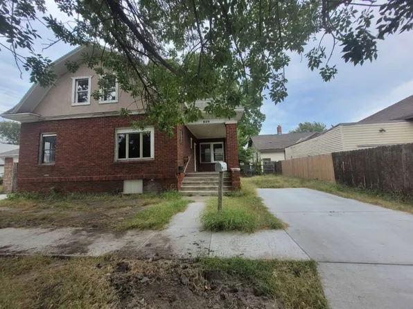 809 N Sycamore St, Grand Island, NE 68801