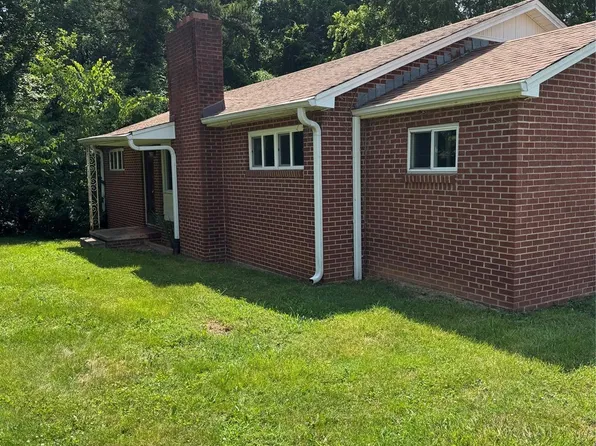 1239 8th St NE, Hickory, NC 28601