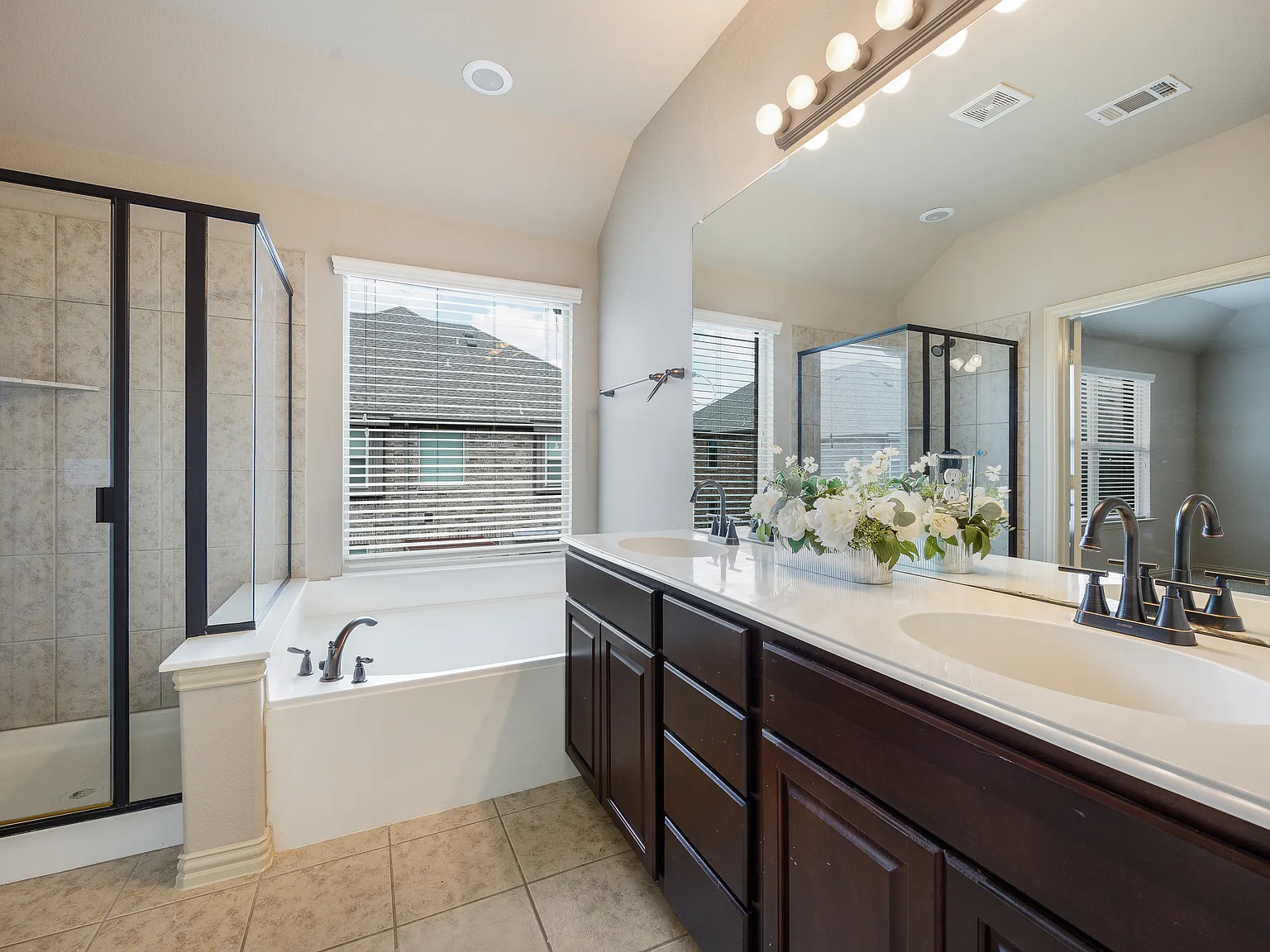 3 bed, 2.5 bath, 2000 sqft, $2,600 — Photo 4
