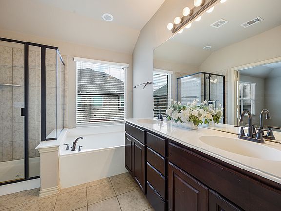 4th image of 878 Caballero Ln