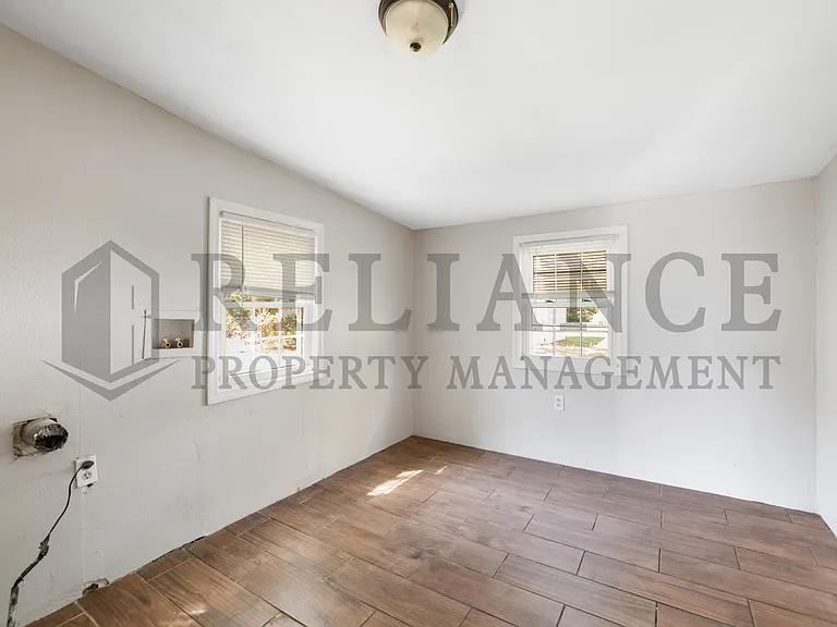902 W Wallingford St — Photo 24