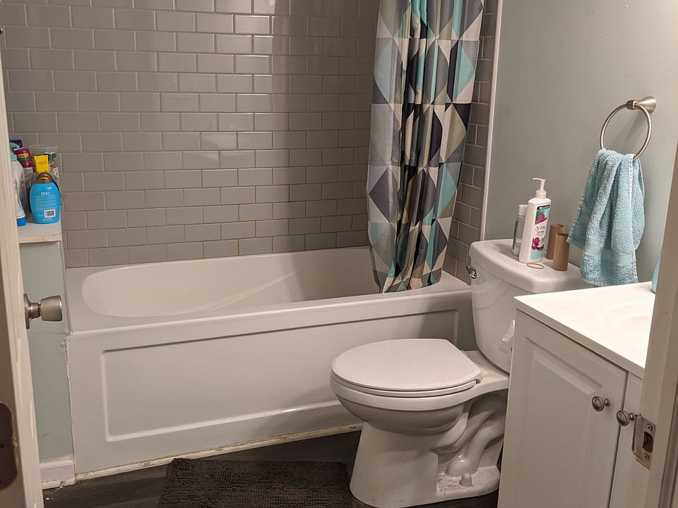 1st image of 404 Greenwood Pl #1