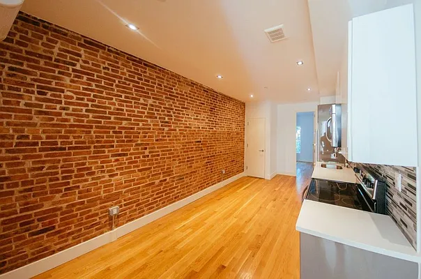 Rented by EXR | media 40