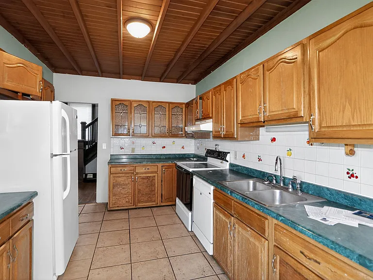 632 Berkley Rd — Photo 11
