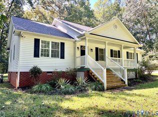 9880 Knobs Hill Ln, Amelia Court House, VA 23002
