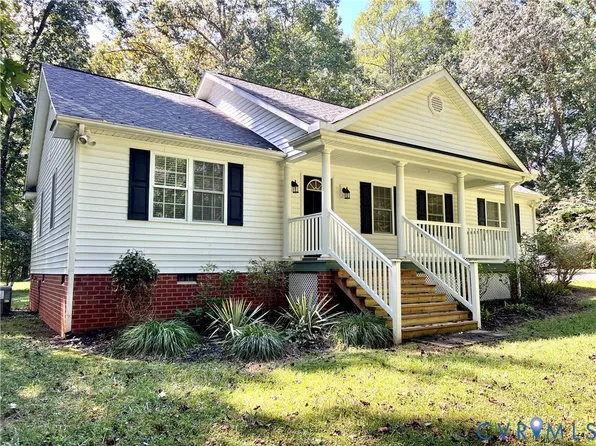 9880 Knobs Hill Ln, Amelia Court House, VA 23002
