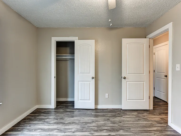 2050 S Saunders St — Photo 14